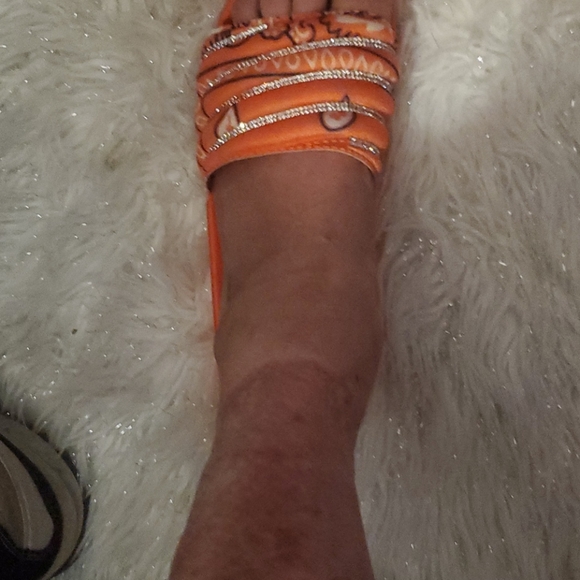 Open toe 2" high platform flip flop , bandana - Picture 4 of 10